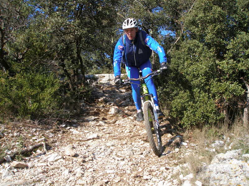 #3 Gilbert descend sur le Gardon : Et s Gilbert descend sur le Gardon : Et s'amuse bien sur les singles du coin