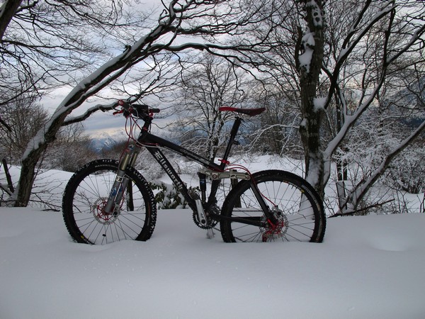 #1 le velo : vélo dans la Neige sur la Cuche le velo : vélo dans la Neige sur la Cuche