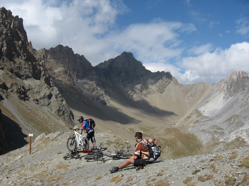 #9 Col de l Col de l'Infernetto : col de Ciaslaras et sa descente freeride en arrière plan au fond