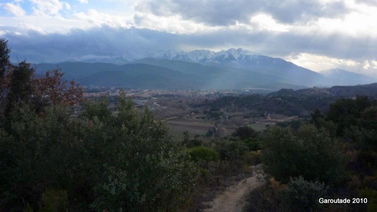 Canigou : Voilà en gros le décor ! C'est gavé de chemins dans des vallons et contre vallons dans tous les coins