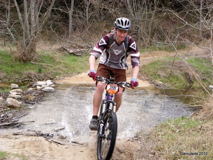 #8 Passage à guet : On a eu le droit aussi a un peu de mouillé histoire de salir le vélo et ne pas avoir que de la poussière Passage à guet : On a eu le droit aussi a un peu de mouillé histoire de salir le vélo et ne pas avoir que de la poussière