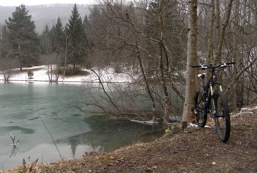 #1 lac de Cerin : partiellement gelé lac de Cerin : partiellement gelé