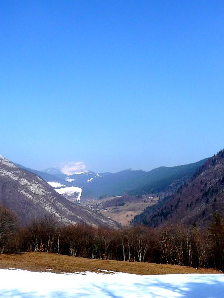 #1 Vallée : Dent de Crolles encore bien blanche et vallée du Sappey qui a perdu la neige. Vallée : Dent de Crolles encore bien blanche et vallée du Sappey qui a perdu la neige.