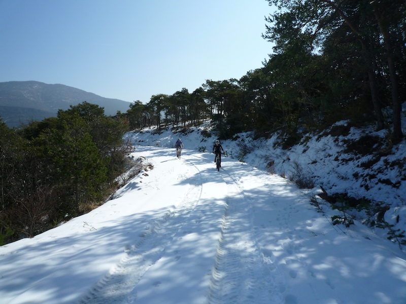 Montée à St Christophe : Neige damée, ca roule.