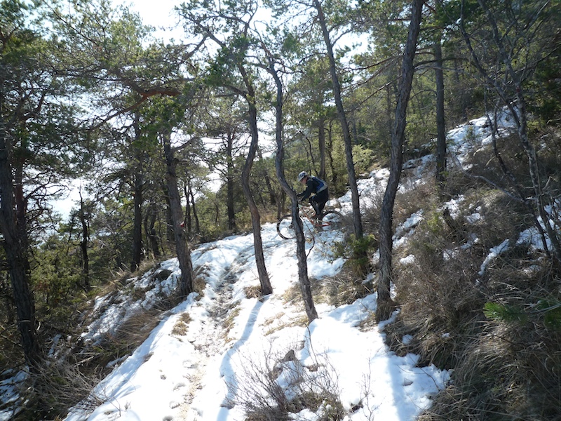 #4 Epingle dans Pourcheton : on retrouve la neige de loin en loin Epingle dans Pourcheton : on retrouve la neige de loin en loin
