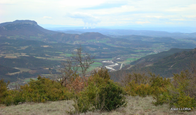 #1 Vue sur la vallée : Vue sur le paysage avant la descente Vue sur la vallée : Vue sur le paysage avant la descente