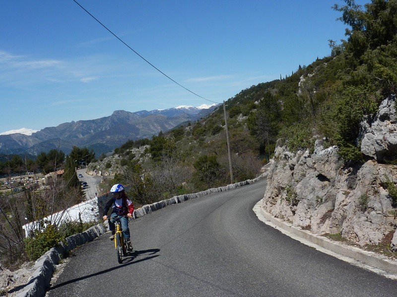 Route du col de la Madone : La montée est régulière, mais 500 m de D+ pour tim, ça commence à faire... L'élastique a aidé à palier aux coups de mou...