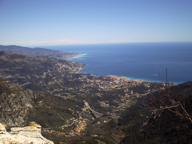 La baie de Menton : Vue du sommet