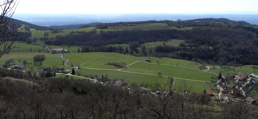 #3 Depuis la carrière : Cerin, l Depuis la carrière : Cerin, l'herbe y est bien verte... normal vu les quantités d'eau qu'on a reçu cet hiver...