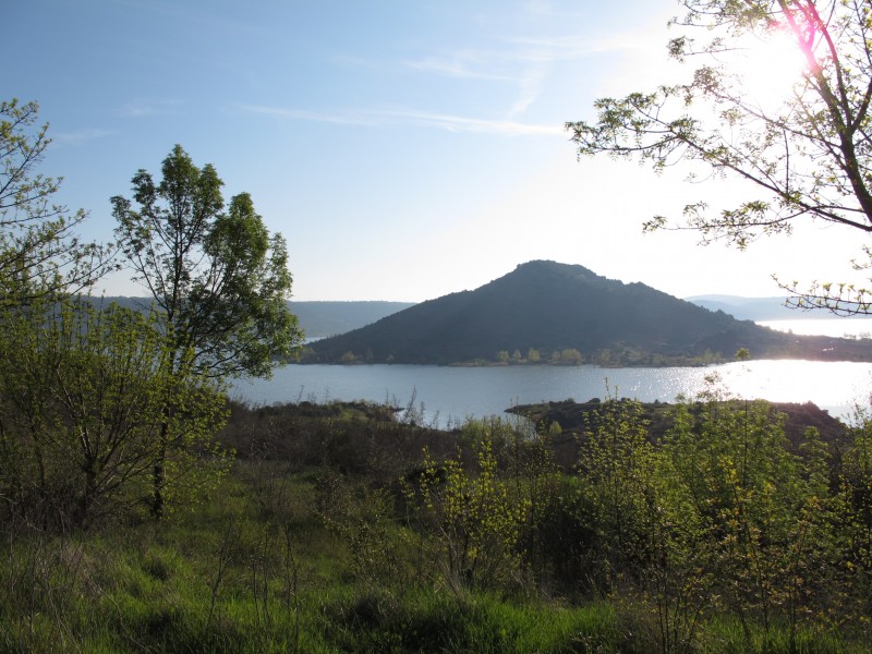 Lac du Salagou : La vue au petit matin, quand on sort le nez de la tente...