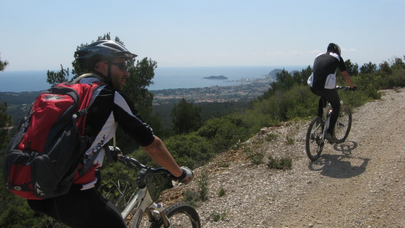 #2 Rentrée au taff : baie de la Ciotat en fond Rentrée au taff : baie de la Ciotat en fond