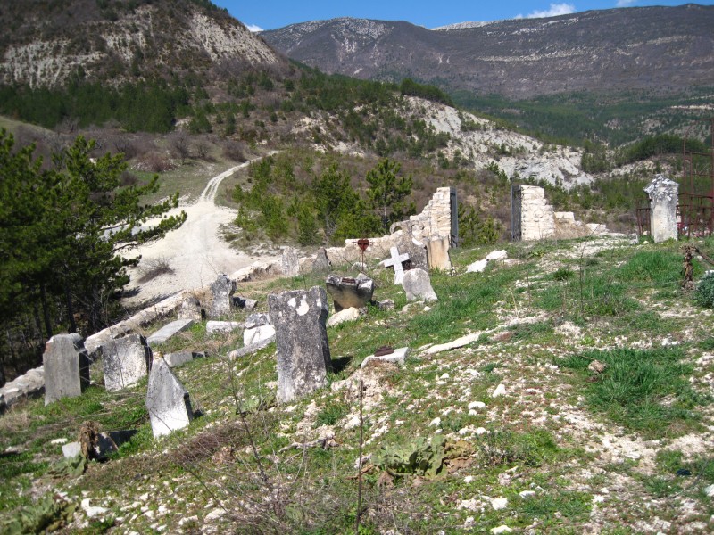 Chapelle des Pénitents : L'improbable cimetière et l'itinéraire de descente