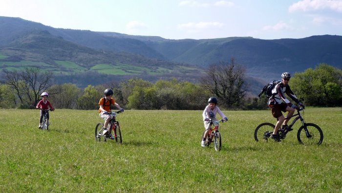 Liberté : Plaisir simple de rouler dans les champs