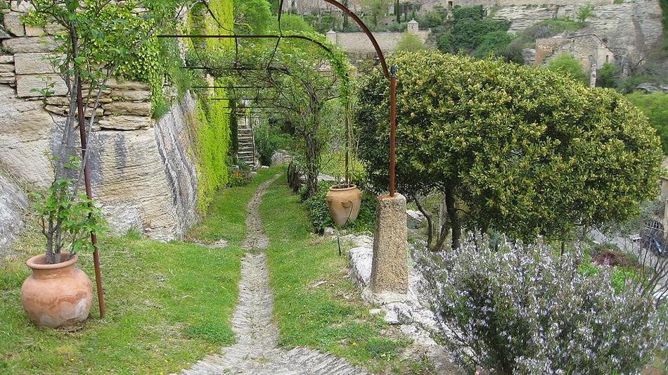 #8 Le GR : qui descend sous Gordes Le GR : qui descend sous Gordes