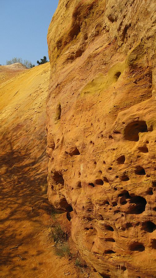 Qui érode le plus ? : VTT ou 2 pattes qui creuse pour ramener l'ocre à la maison ?