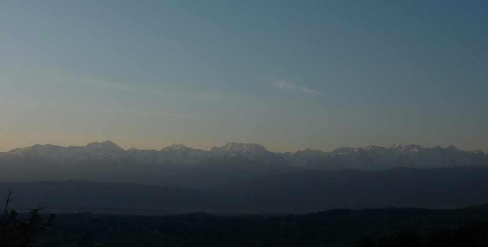 #1 Belledonne : Belledonne, 7h00 du matin, 13°C à 500m: mauvais regel, mais oui on y croit... Belledonne : Belledonne, 7h00 du matin, 13°C à 500m: mauvais regel, mais oui on y croit...