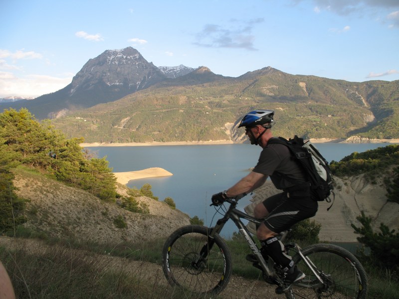 #3 L-Ric : Lac de Serre-Ponçon et Morgon en arrière fond L-Ric : Lac de Serre-Ponçon et Morgon en arrière fond