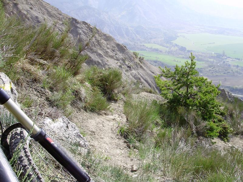 #4 Descente : Début du sentier, raide mais sans plus. Descente : Début du sentier, raide mais sans plus.