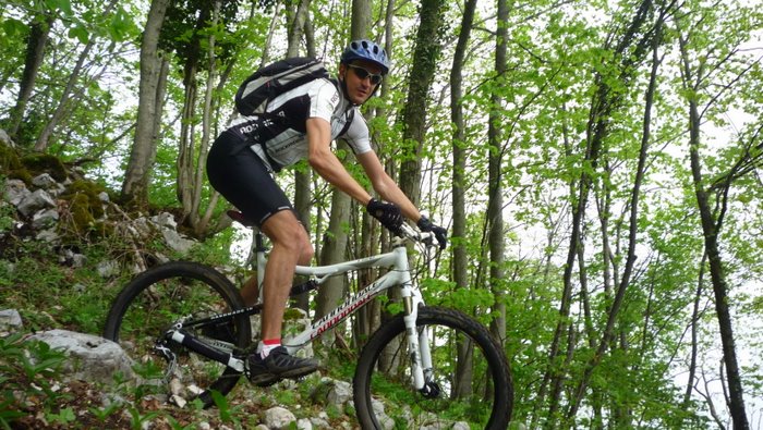 Epingle Cuche : Easy turn pour Yann. Vous remarquerez le regard technique qui va chercher loin la sortie du virage.