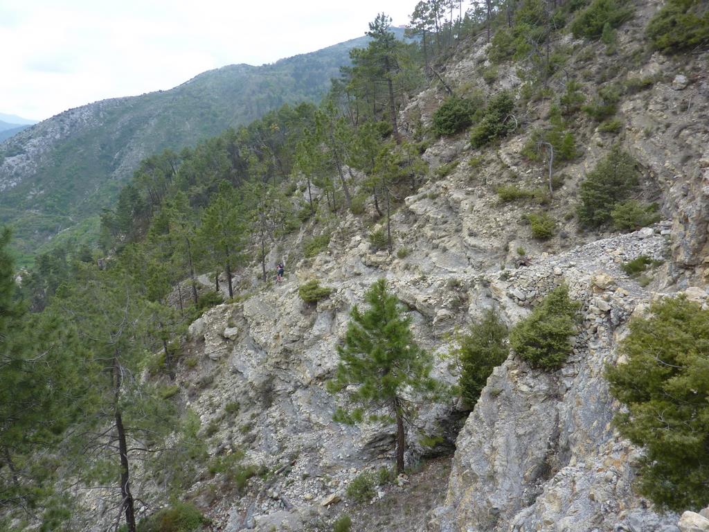 #25 Sous le Col du Castel de G. : Toujours du cailloux ! Sous le Col du Castel de G. : Toujours du cailloux !