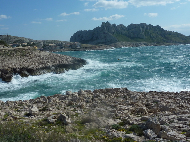 Route de la corniche : La mer déchainée