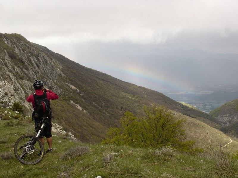 Jour 2: Cadeau du ciel : Arc-en-ciel sous le sommet des Bayles