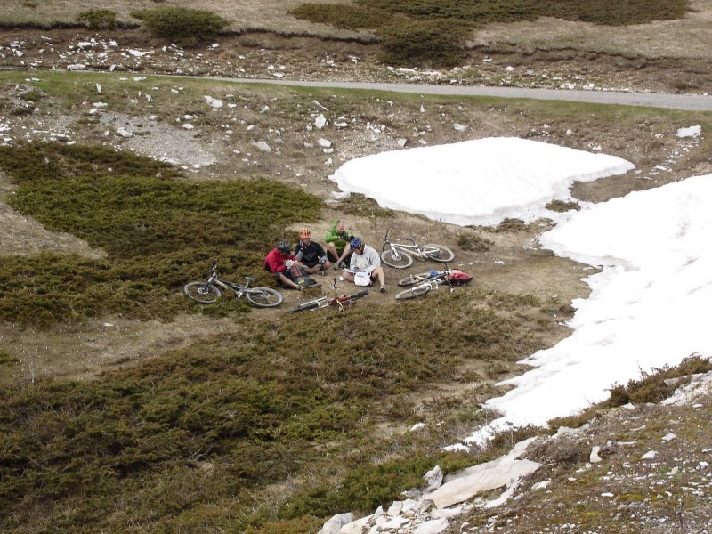 Jour 3: Froid : Dernière pause à peu près à l'abri du Mistral avant la descente sur Saint-Etienne-les-Orgues