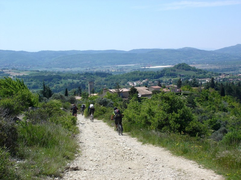 Jour 4: Forcalquier : Arrivée par en haut et en survitesse sur la forteresse!