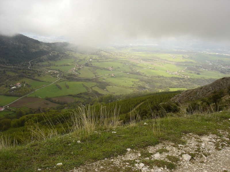 Jour 1: Météo capricieuse : Vue sur Sigoyer depuis la montée au point 1594 m de Côte Belle