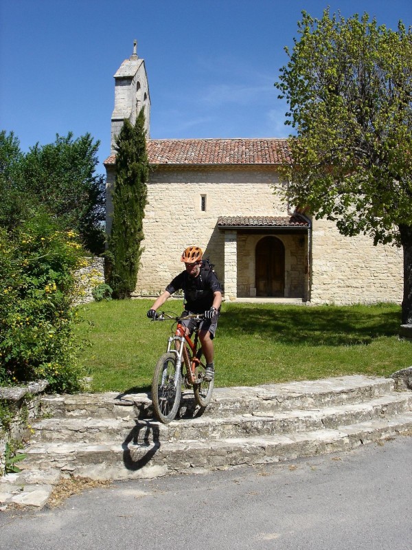 Jour 4: Religion : Fox, à la sortie de l'église de Fontienne!