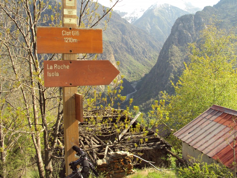 #3 montee : clot gilli.route d isola 2000 au fond montee : clot gilli.route d isola 2000 au fond