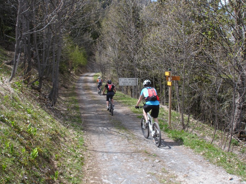 #4 la piste entre les deux villages la piste entre les deux villages