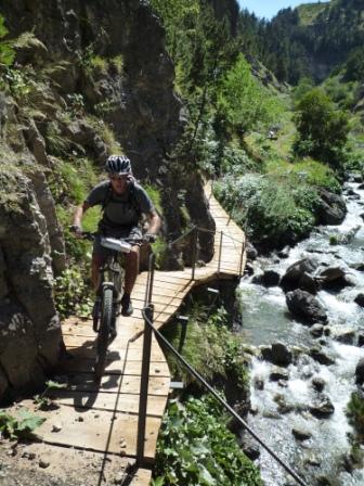 #16 pluc : dans les gorges de la Petite Doire pluc : dans les gorges de la Petite Doire