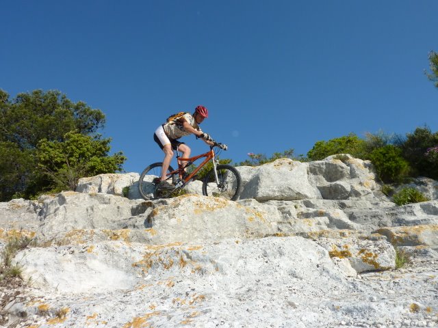 #3 Dalle joueuse : Santa dans la descente du sentier du vallon de la Font Dalle joueuse : Santa dans la descente du sentier du vallon de la Font