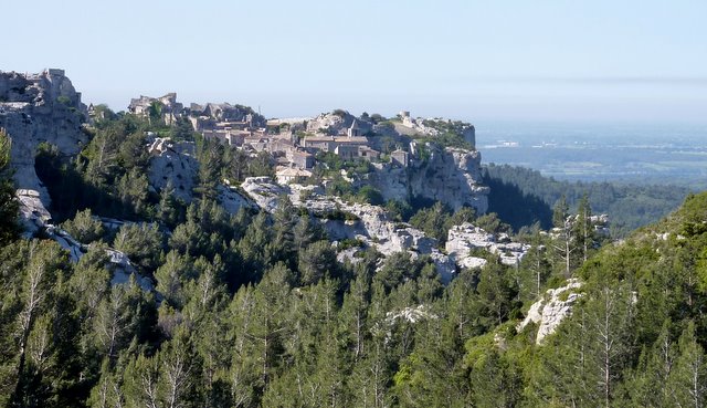 #4 Les Baux : versant Nord Est Les Baux : versant Nord Est