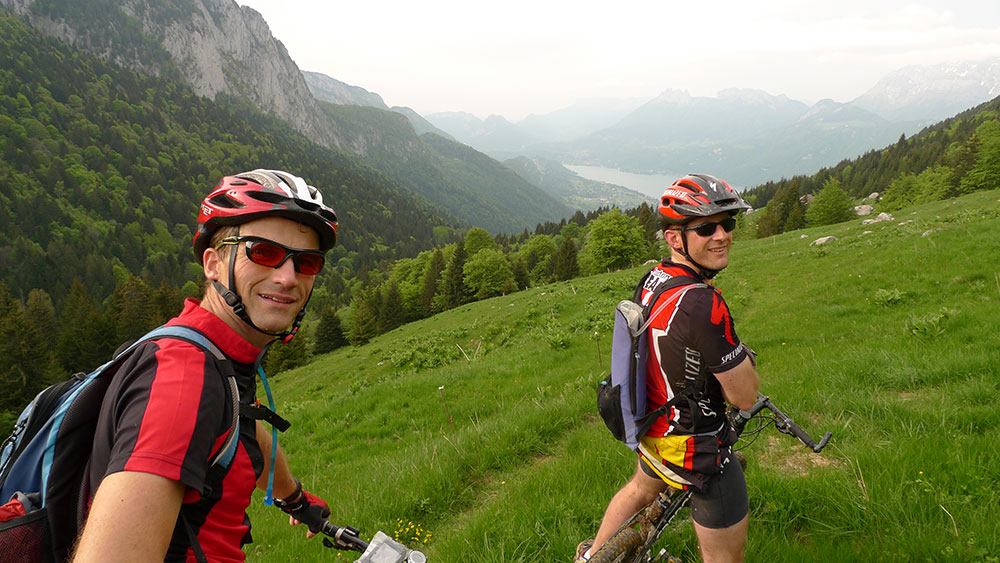 Tof et Ben : devant le Lac