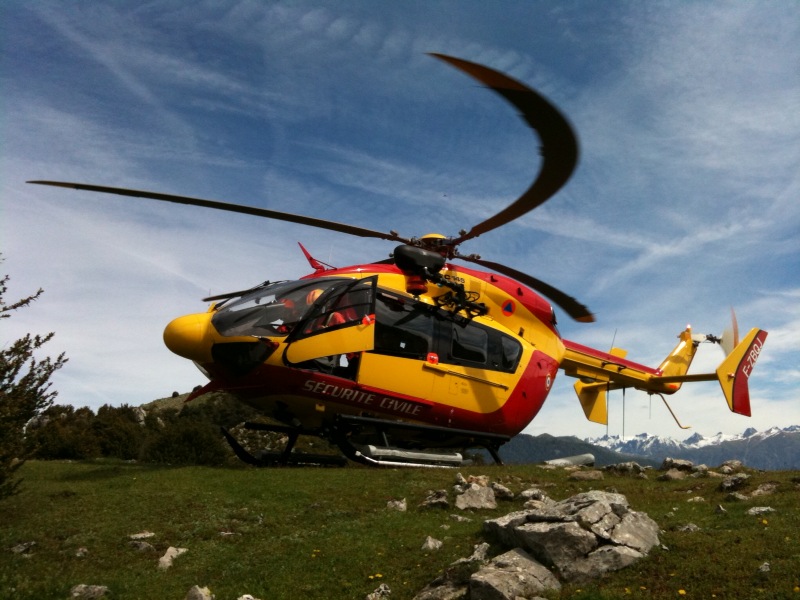 #1 EC145 Dragon 06 : Rapidité...professionnalisme... et sympas en plus.
Un gros merci à l EC145 Dragon 06 : Rapidité...professionnalisme... et sympas en plus.
Un gros merci à l'équipe de secours.