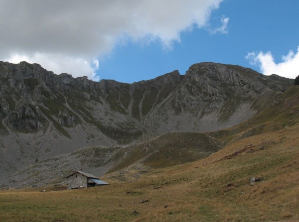 #2 Les Monges : La cabane de Clapouse, au pied des Monges Les Monges : La cabane de Clapouse, au pied des Monges