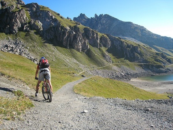 Lac du Grand Ban : Du Col des Rochilles, vue sur la traversée au-dessus des lacs