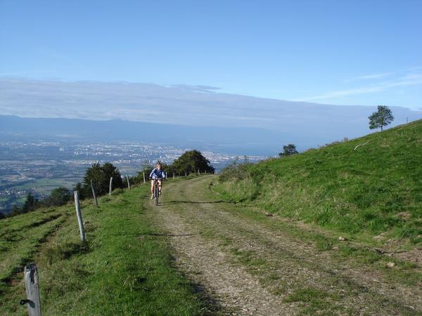 #2 Le Genevois : Au dessus de la Thuile vue sur le Genevois, Genève et le lac. Le Genevois : Au dessus de la Thuile vue sur le Genevois, Genève et le lac.