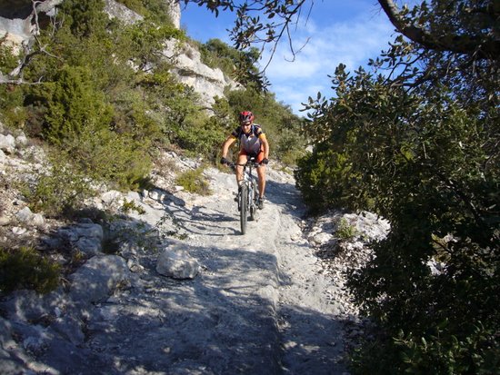 #5 Descente : Sur le GR6 Descente : Sur le GR6