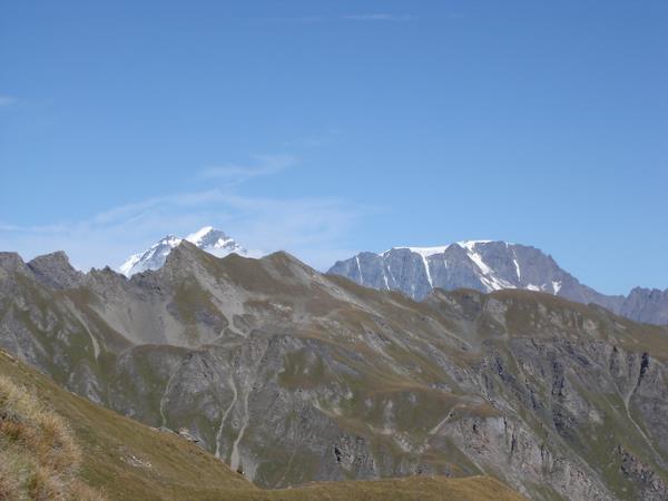 Grd Combin et Vélan : Dernière vue sur Combin et Vélan avant le passage du Col de Malatra et le basculement sur le Val Ferret Italien.