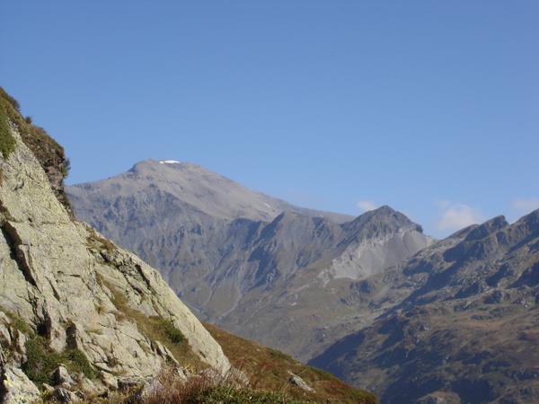 #2 Le Buet : L Le Buet : L'objectif du jour depuis le Collet d'Ecuelle. Buet à gauche et col de Salenton à droite.