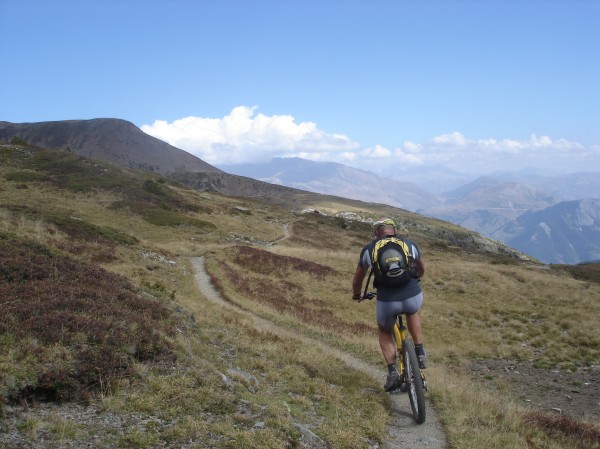 #3 Traversée : Pas très loin, le refuge du Taillefer. Traversée : Pas très loin, le refuge du Taillefer.