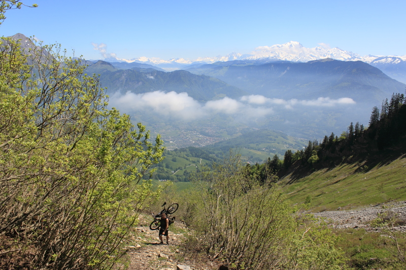 Montée au creux du cayon : Joli fond de portage