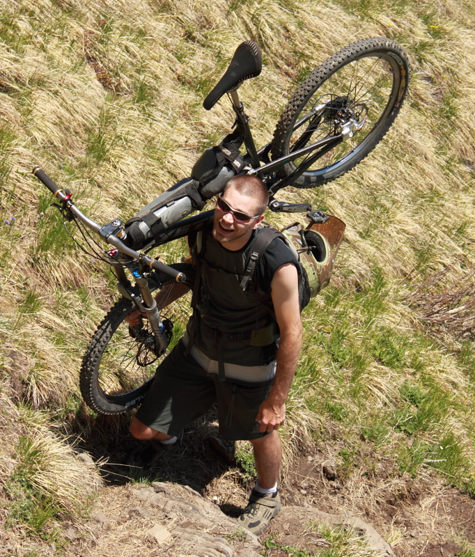 #5 Eric à la bannane : avec une montée quasi 100% portage + déffrichage à suivre c Eric à la bannane : avec une montée quasi 100% portage + déffrichage à suivre c'est bon ça pour une reprise