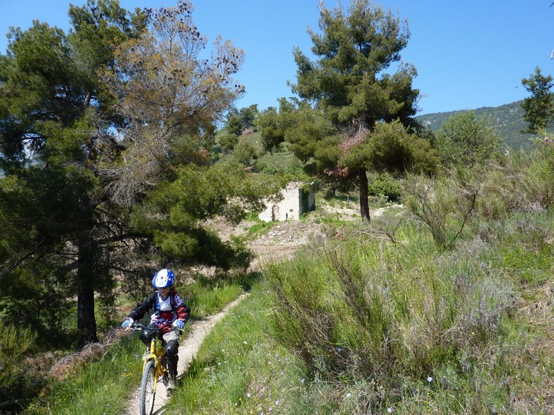 Gieinnanova : La ruine de Gieinnanova en arrière plan.