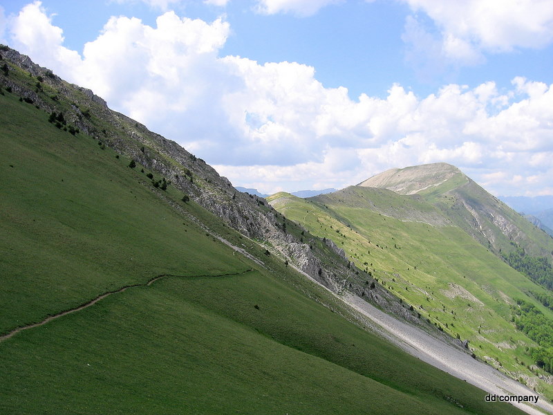 #17 crête de Jiboui : Encore une belle partie de plaisir. Le Mont Barral en fond. crête de Jiboui : Encore une belle partie de plaisir. Le Mont Barral en fond.