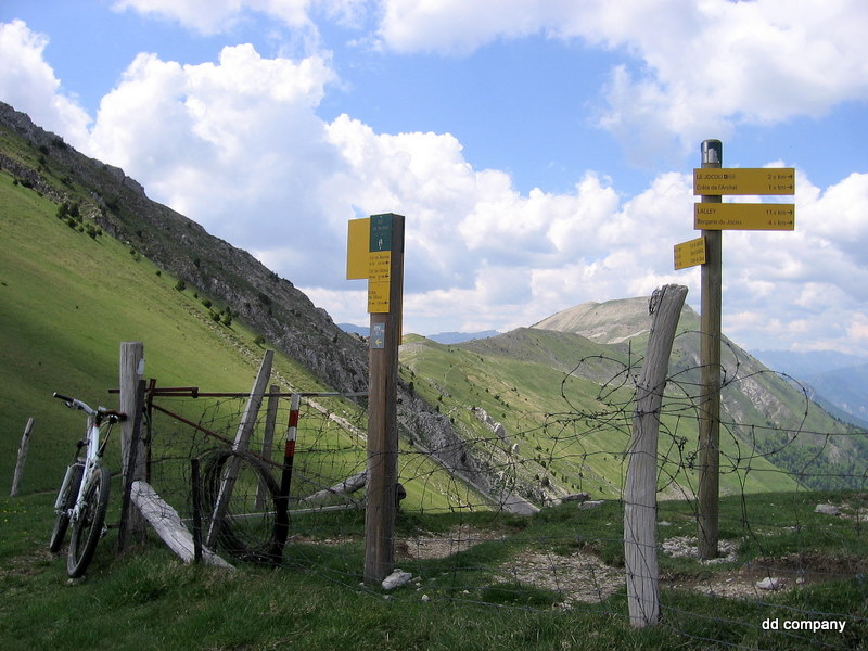 #16 col de Seysse : Concentration de barbelé, c col de Seysse : Concentration de barbelé, c'est un comble!