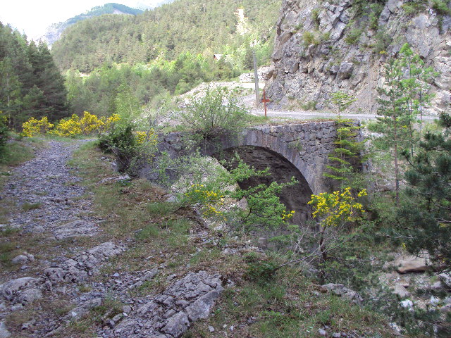 #12 pont : vieux pont de st victor pont : vieux pont de st victor